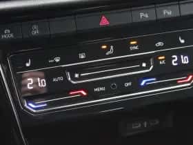 Volkswagen T-Roc (2023) thumbnail 12