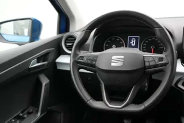 SEAT Arona (2023) thumbnail 6