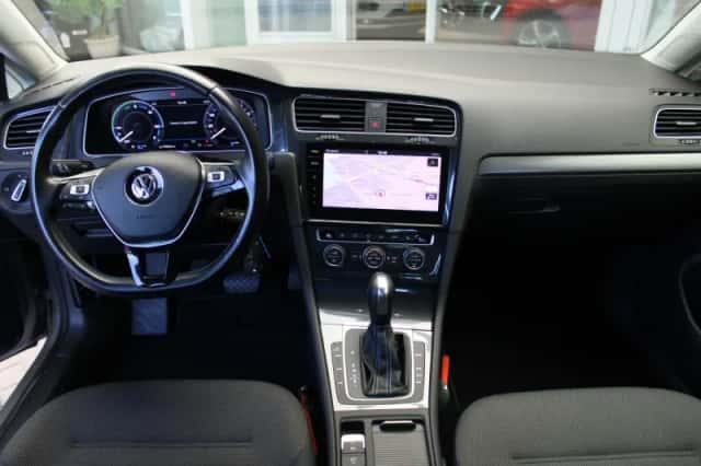 Volkswagen E-Golf (2020) thumbnail 4