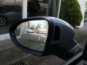 Volkswagen Golf (2021) thumbnail 22