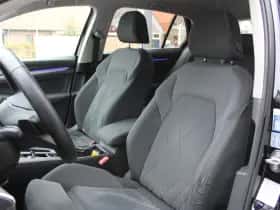 Volkswagen Golf (2021) thumbnail 5