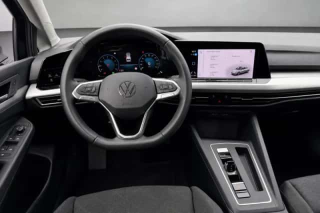 Volkswagen Golf (2024) thumbnail 4