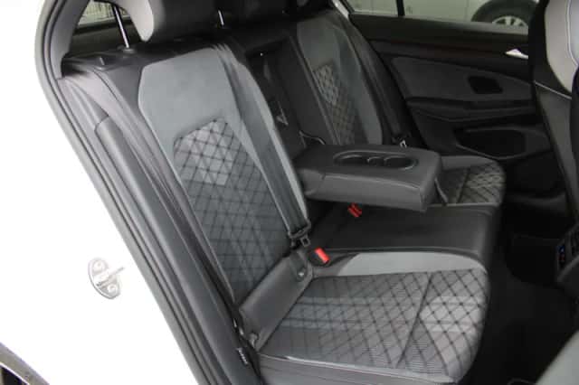 Volkswagen Golf (2024) thumbnail 6