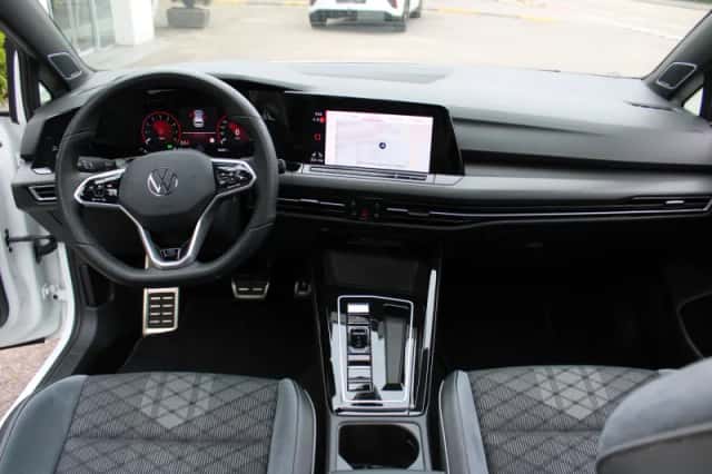 Volkswagen Golf (2024) thumbnail 4