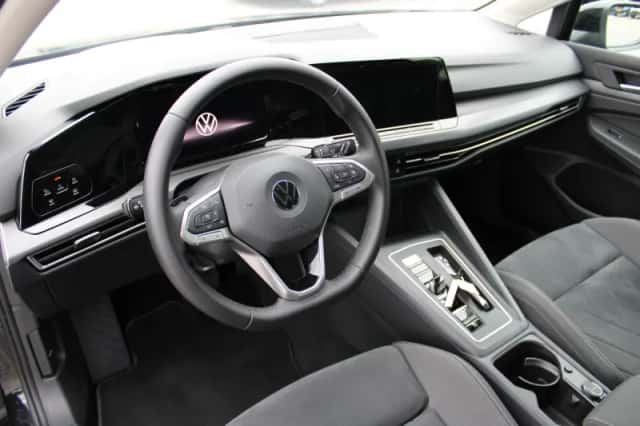 Volkswagen Golf (2022) thumbnail 4