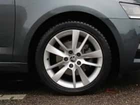 Škoda Octavia (2020) thumbnail 9