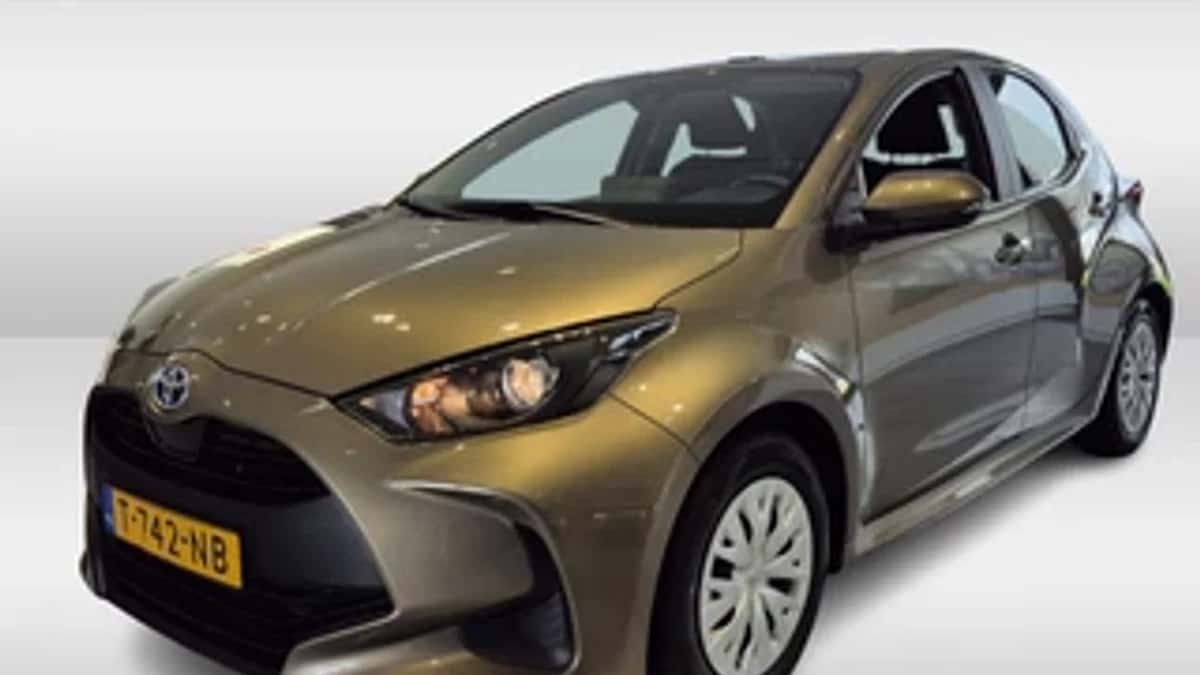 Toyota Yaris (2023) — foto 1