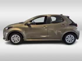 Toyota Yaris (2023) thumbnail 3