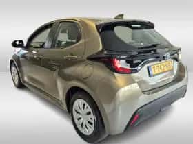 Toyota Yaris (2023) thumbnail 4