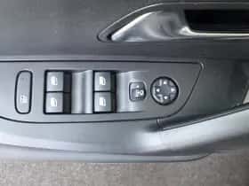 Peugeot e-2008 (2022) thumbnail 29