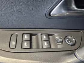 Peugeot 2008 (2021) thumbnail 30