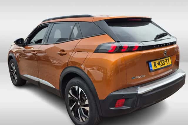 Peugeot e-2008 (2022) thumbnail 3
