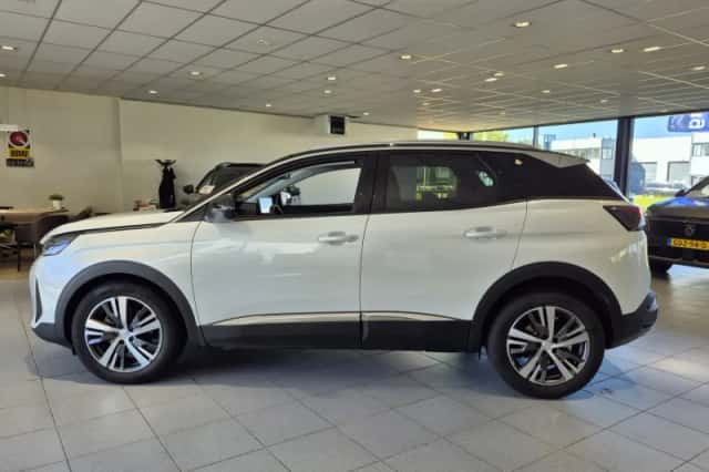 Peugeot 3008 (2021) thumbnail 3