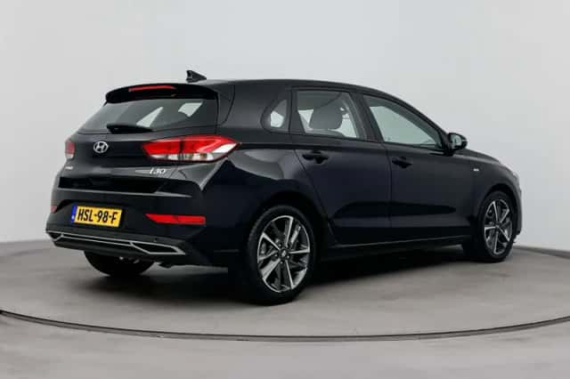 Hyundai i30 (2023) thumbnail 2