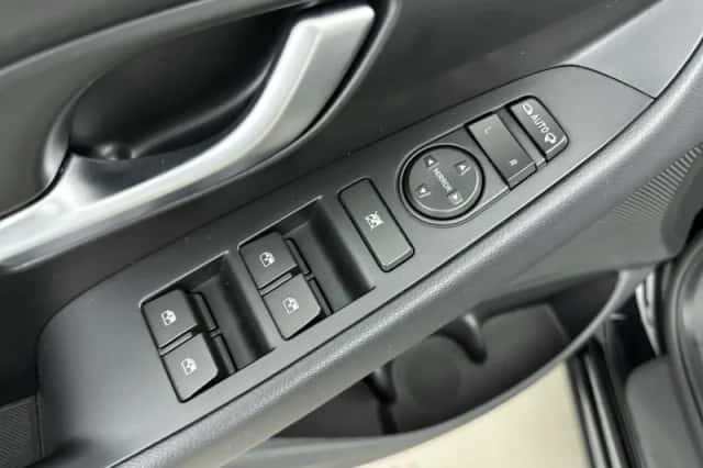 Hyundai i30 (2023) thumbnail 13