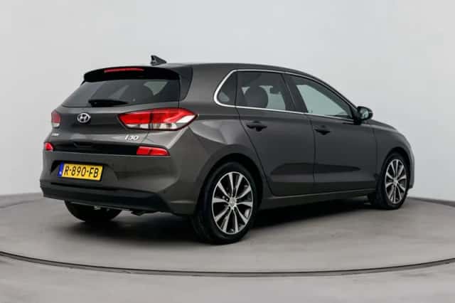 Hyundai i30 (2019) thumbnail 2