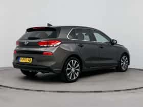 Hyundai i30 (2019) thumbnail 2