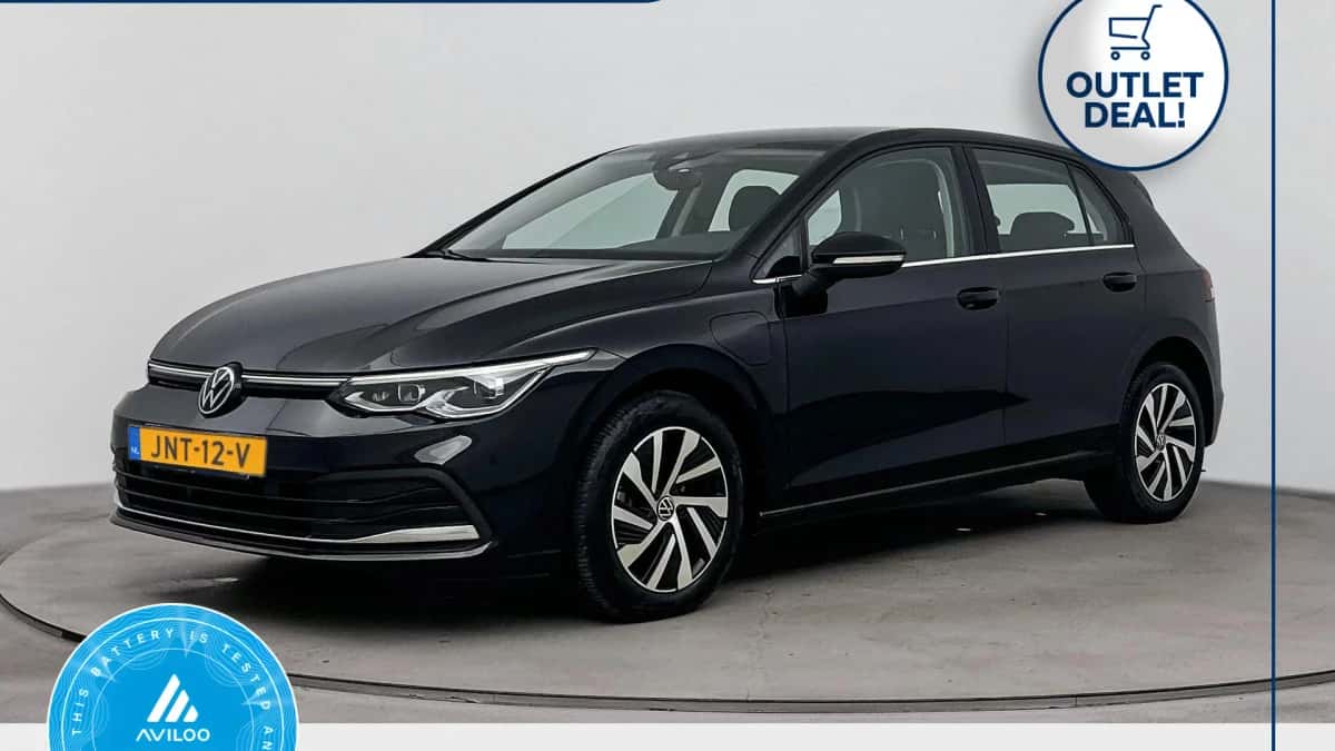 Volkswagen Golf (2023) — foto 1