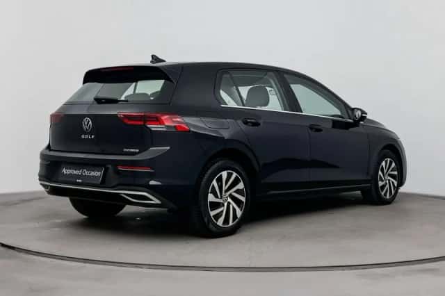 Volkswagen Golf (2023) thumbnail 2