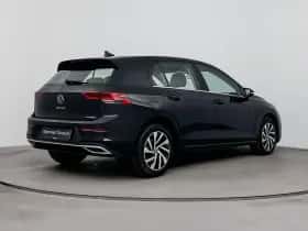 Volkswagen Golf (2023) thumbnail 2