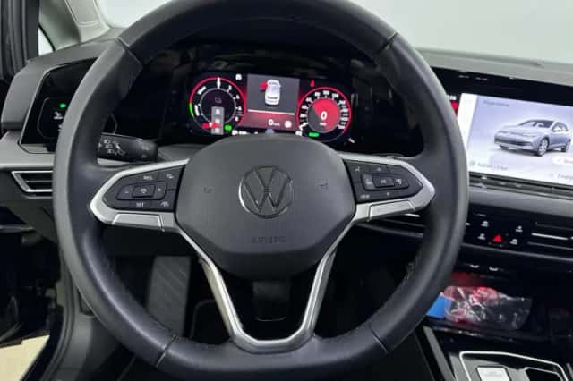 Volkswagen Golf (2023) thumbnail 17