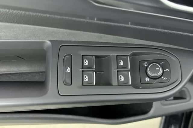 Volkswagen Golf (2023) thumbnail 18