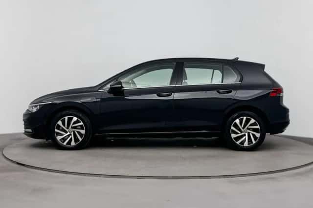 Volkswagen Golf (2023) thumbnail 3