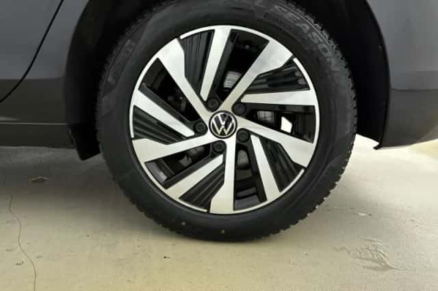Volkswagen Golf (2023) thumbnail 24