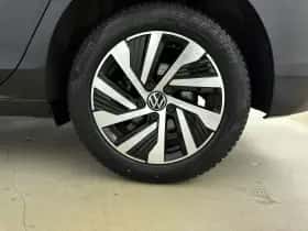 Volkswagen Golf (2023) thumbnail 24