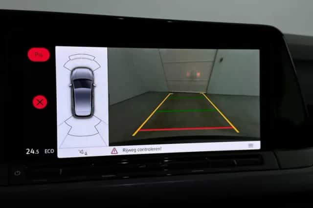 Volkswagen Golf (2023) thumbnail 9