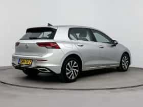 Volkswagen Golf (2021) thumbnail 2