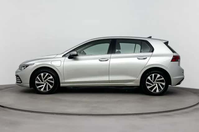 Volkswagen Golf (2021) thumbnail 3