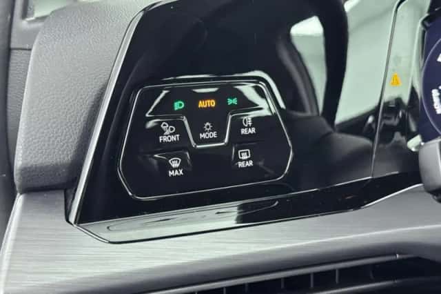 Volkswagen Golf (2021) thumbnail 22