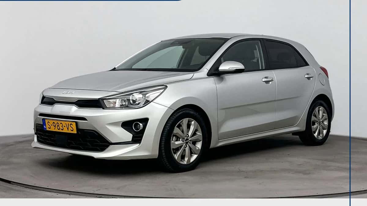 Kia Rio (2023) — foto 1