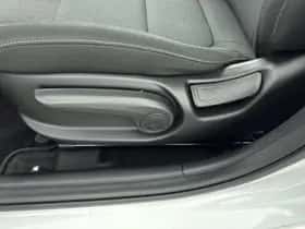 Kia Rio (2023) thumbnail 21