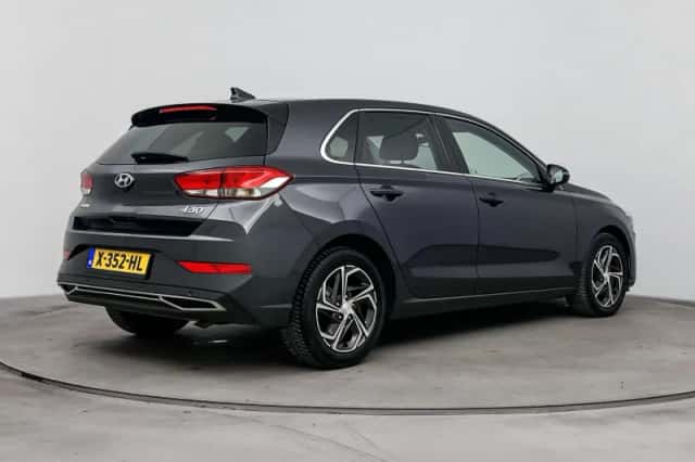 Hyundai i30 (2023) thumbnail 2