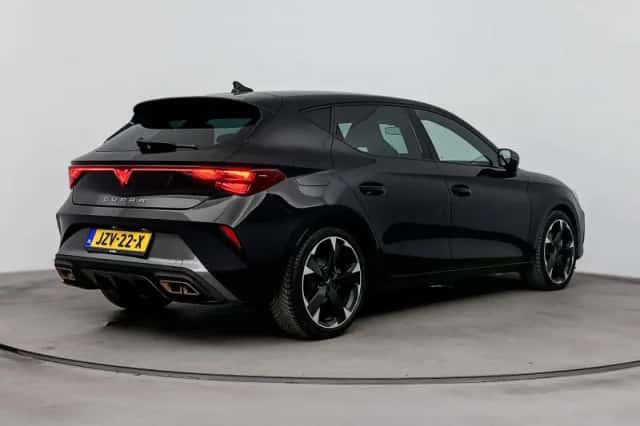 CUPRA Leon (2025) thumbnail 2