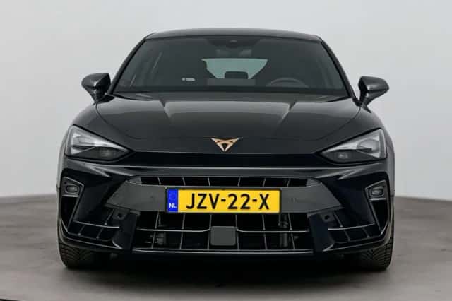 CUPRA Leon (2025) thumbnail 4