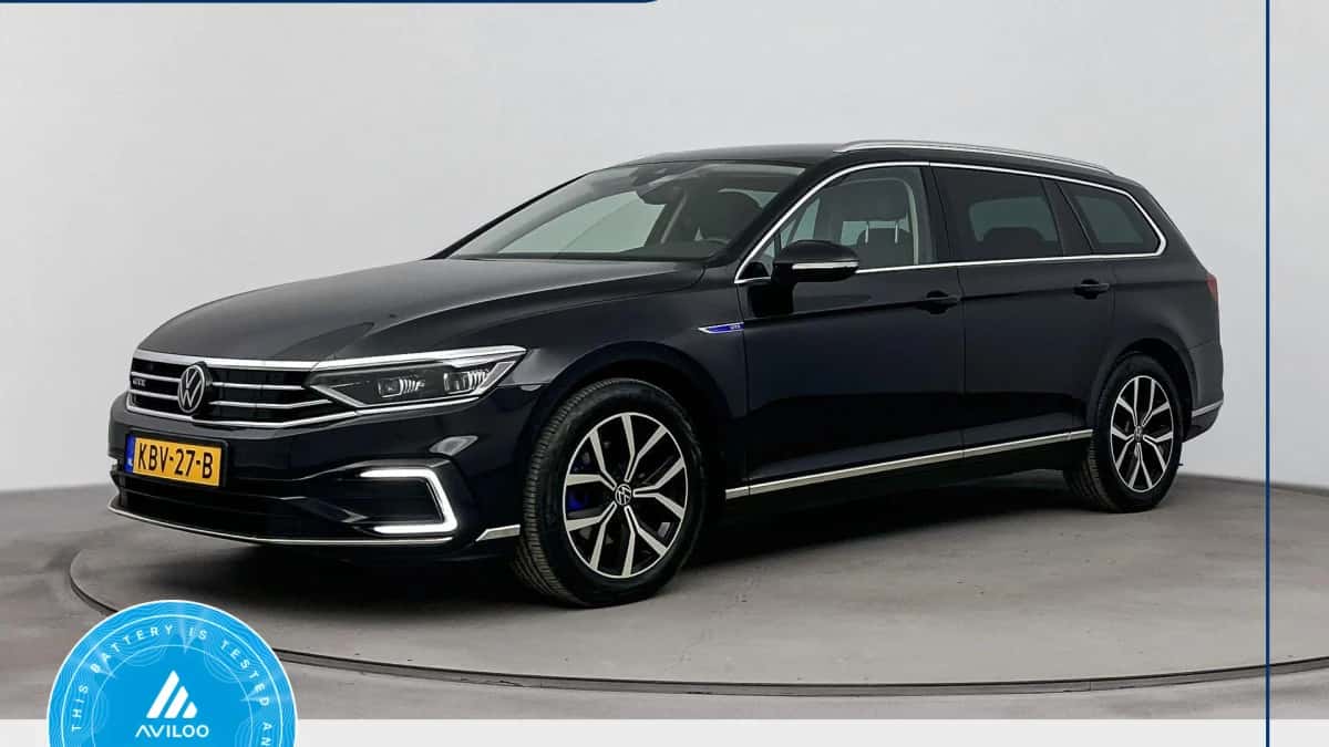 Volkswagen Passat (2023) — foto 1
