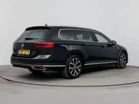 Volkswagen Passat (2023) thumbnail 2