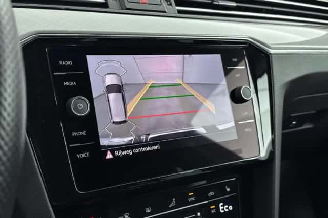 Volkswagen Passat (2023) thumbnail 13