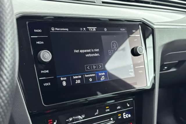 Volkswagen Passat (2023) thumbnail 14