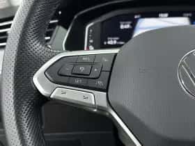 Volkswagen Passat (2023) thumbnail 16