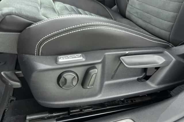 Volkswagen Passat (2023) thumbnail 23