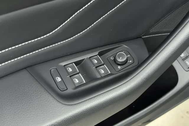 Volkswagen Passat (2023) thumbnail 24