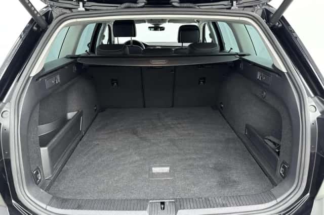 Volkswagen Passat (2023) thumbnail 25