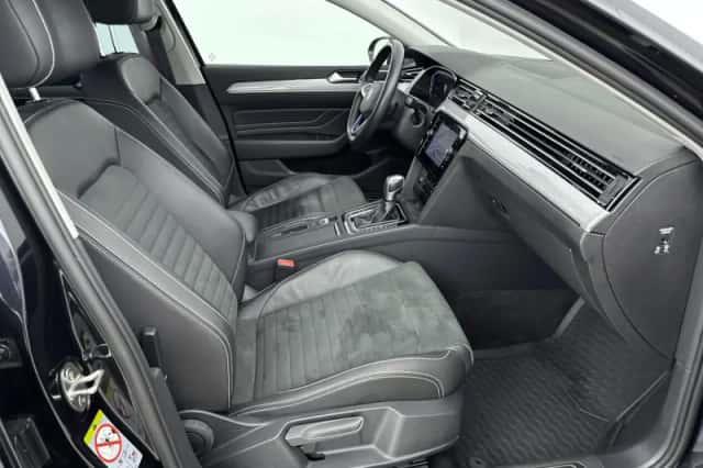 Volkswagen Passat (2023) thumbnail 26