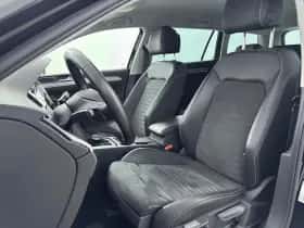 Volkswagen Passat (2023) thumbnail 32
