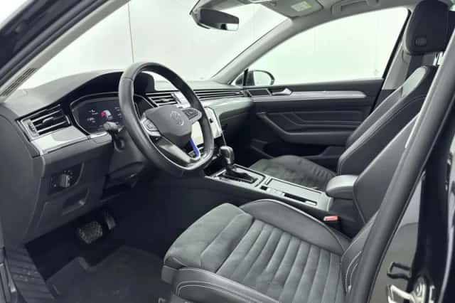 Volkswagen Passat (2023) thumbnail 10