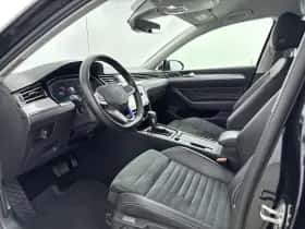 Volkswagen Passat (2023) thumbnail 10